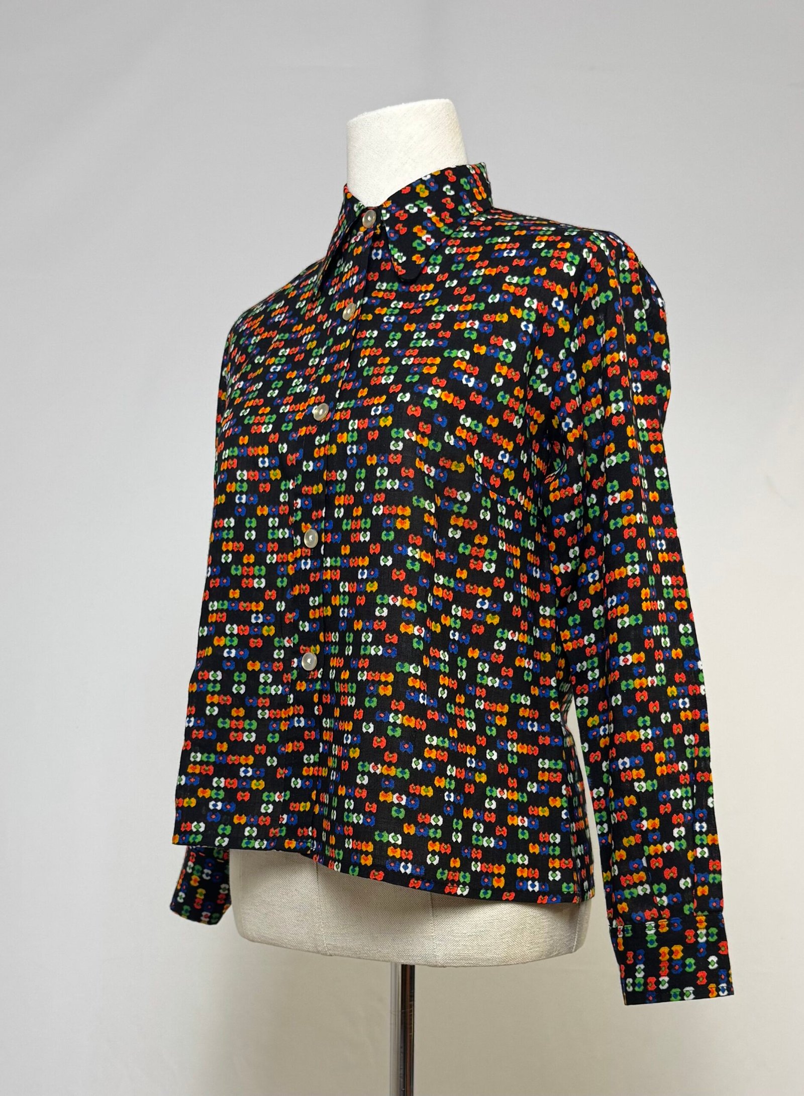 Blusa de manga larga negra con estampado multicolor - Imagen 4