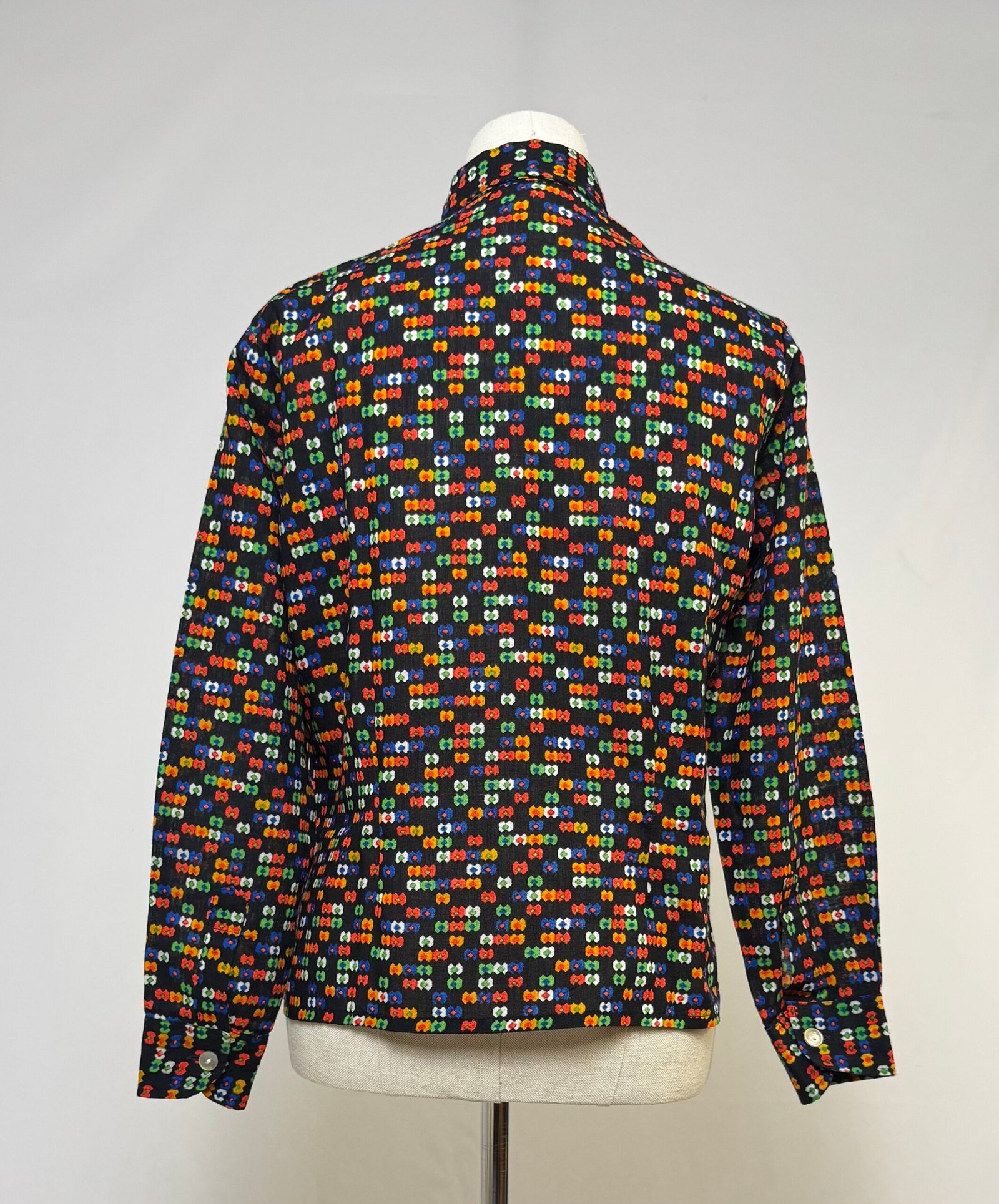 Blusa de manga larga negra con estampado multicolor - Imagen 5