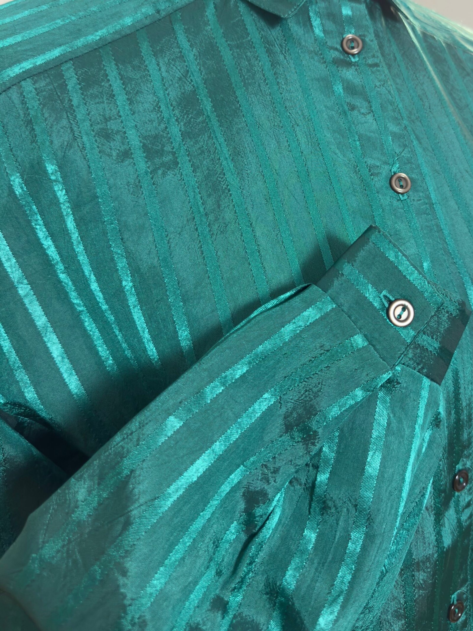 Blusa verde esmeralda satinada - Imagen 4