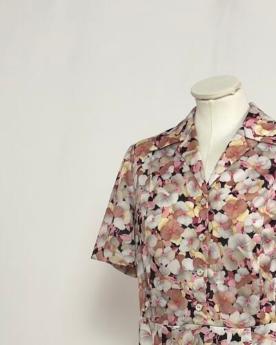 Vestido de cuello solapa con estampado de flores