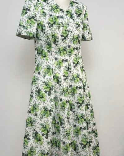 Vestido con estampado floral verde