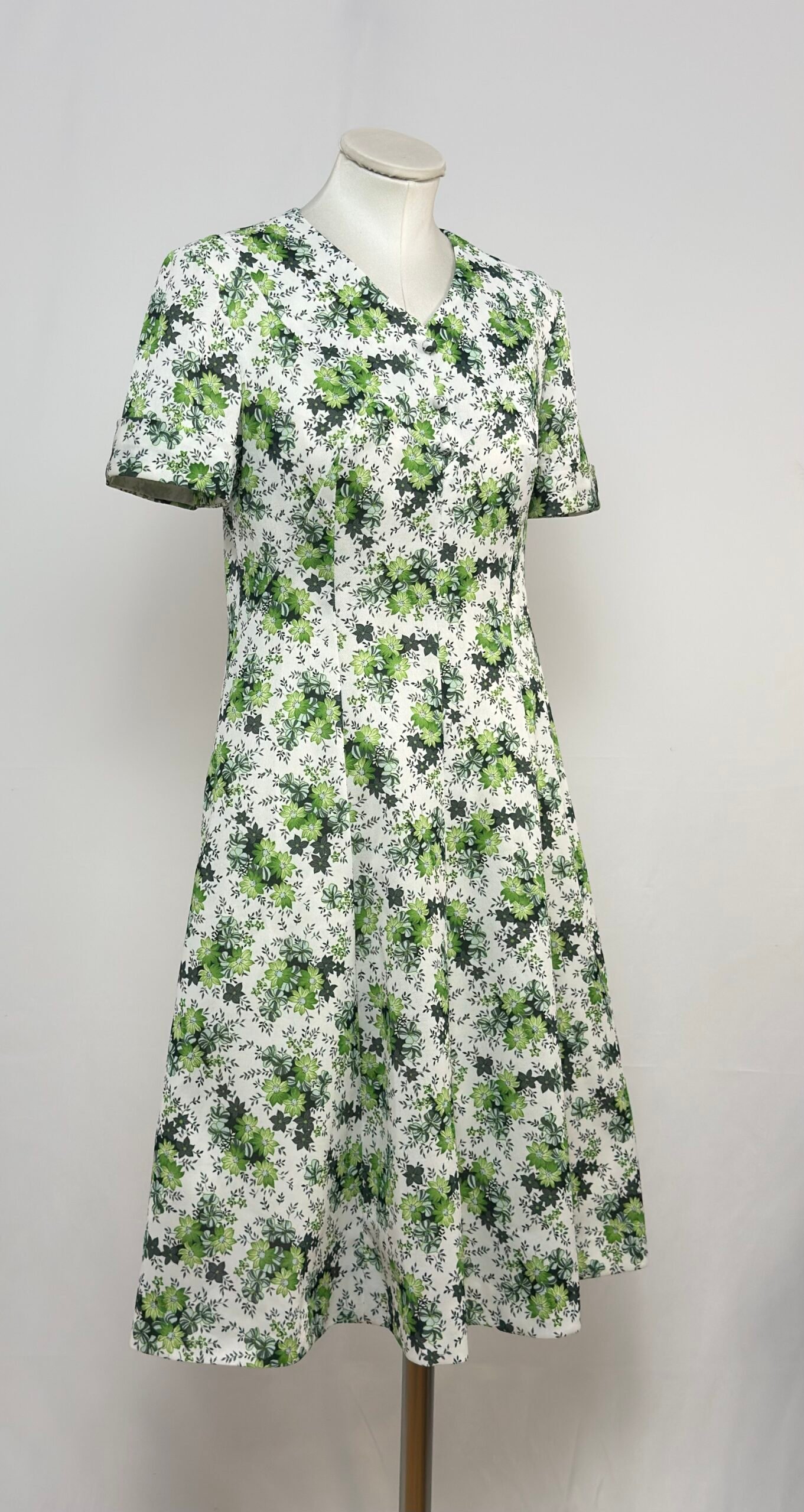 Vestido con estampado floral verde