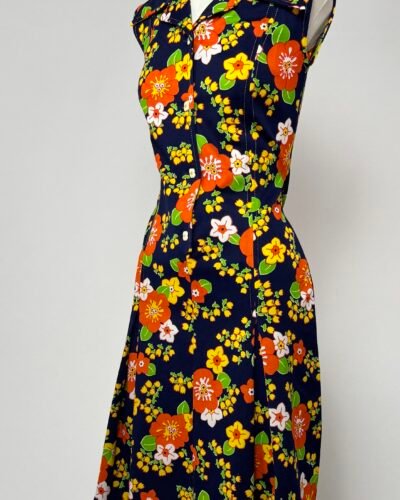 Vestido azul con flores naranja