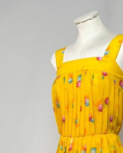 Vestido amarillo con estampado de globos