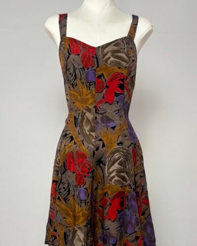 Vestido de tirantes marrón estampado