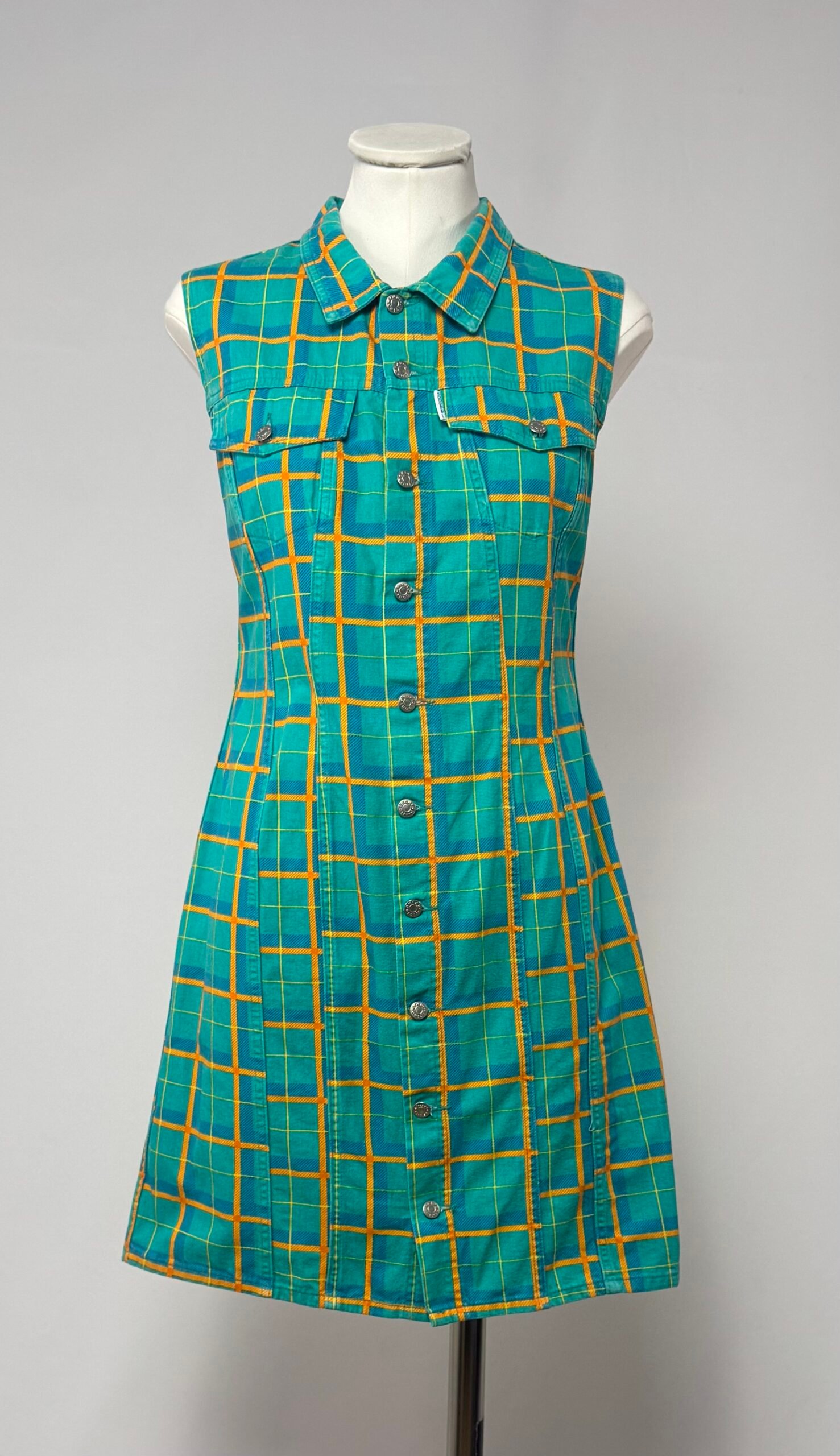 Vestido denim verde con cuadros naranja