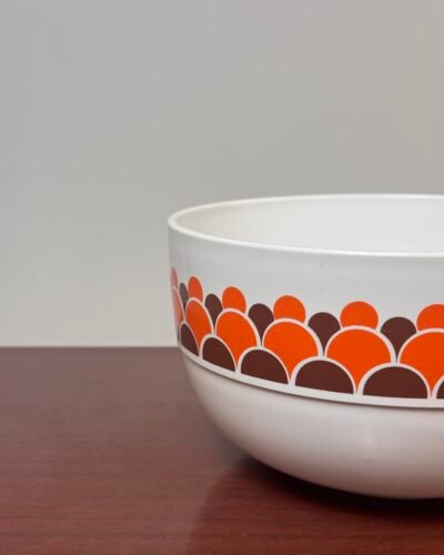 Bol de plástico blanco con cenefa decorativa